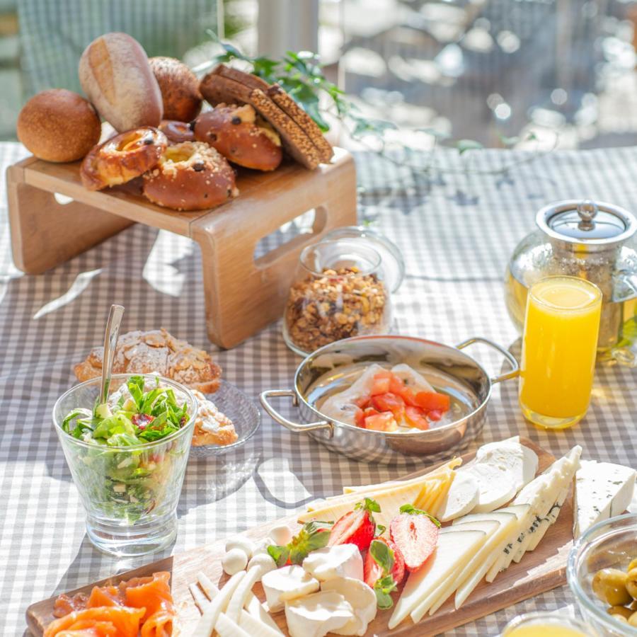 Dan Eilat Hotel Exterior foto A typical breakfast in Germany