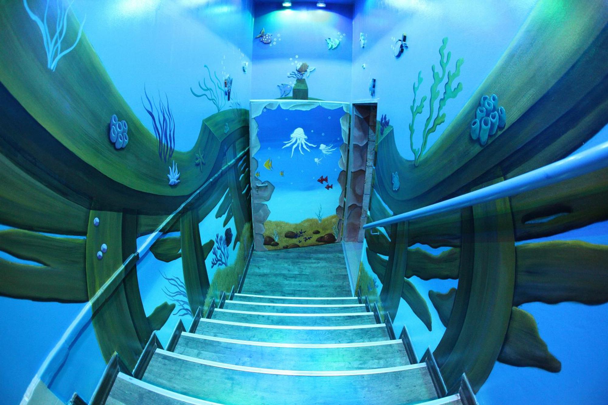 Dan Eilat Hotel Exterior foto Stairs to the underwater world