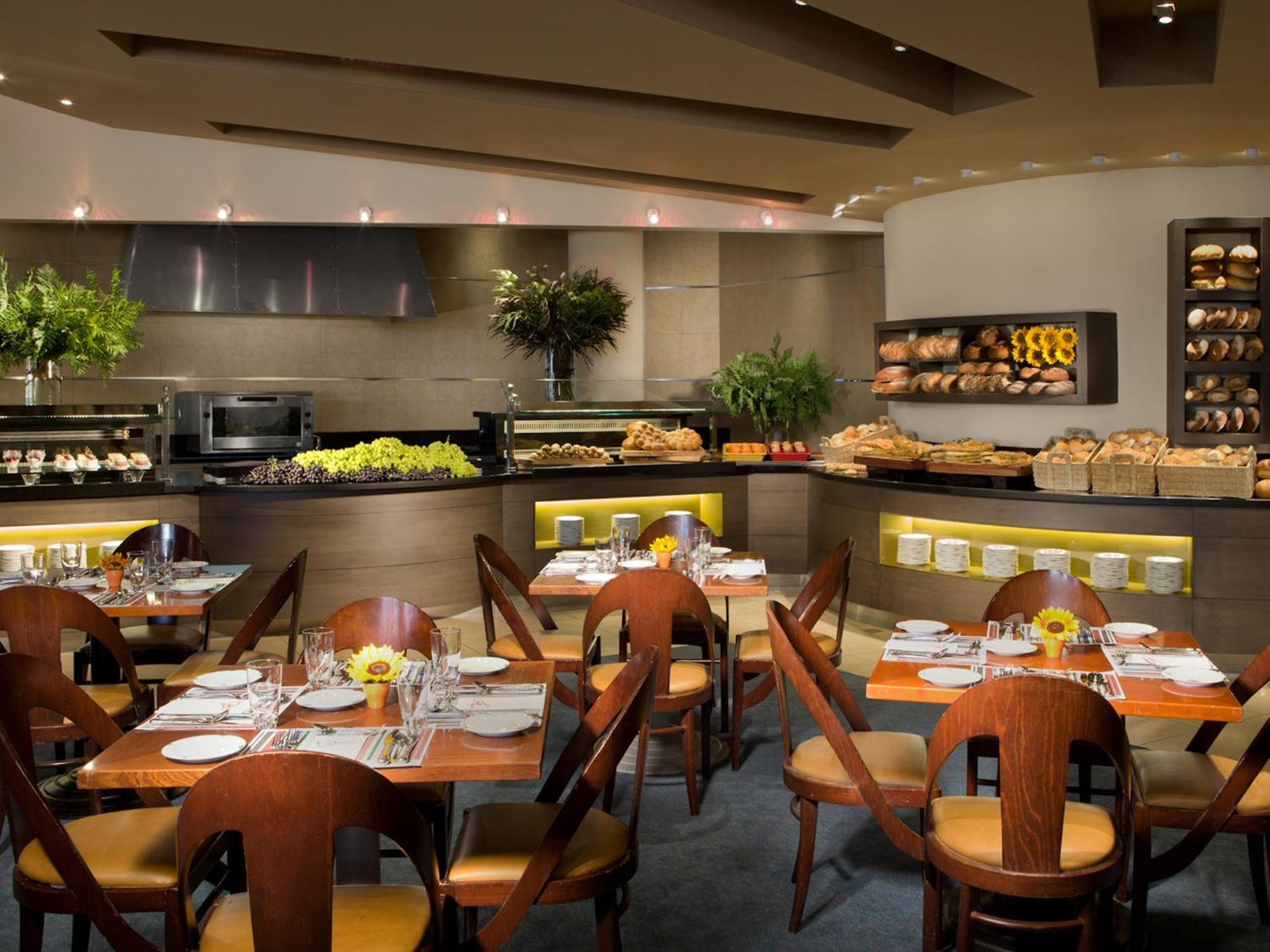 Dan Eilat Hotel Exterior foto The restaurant